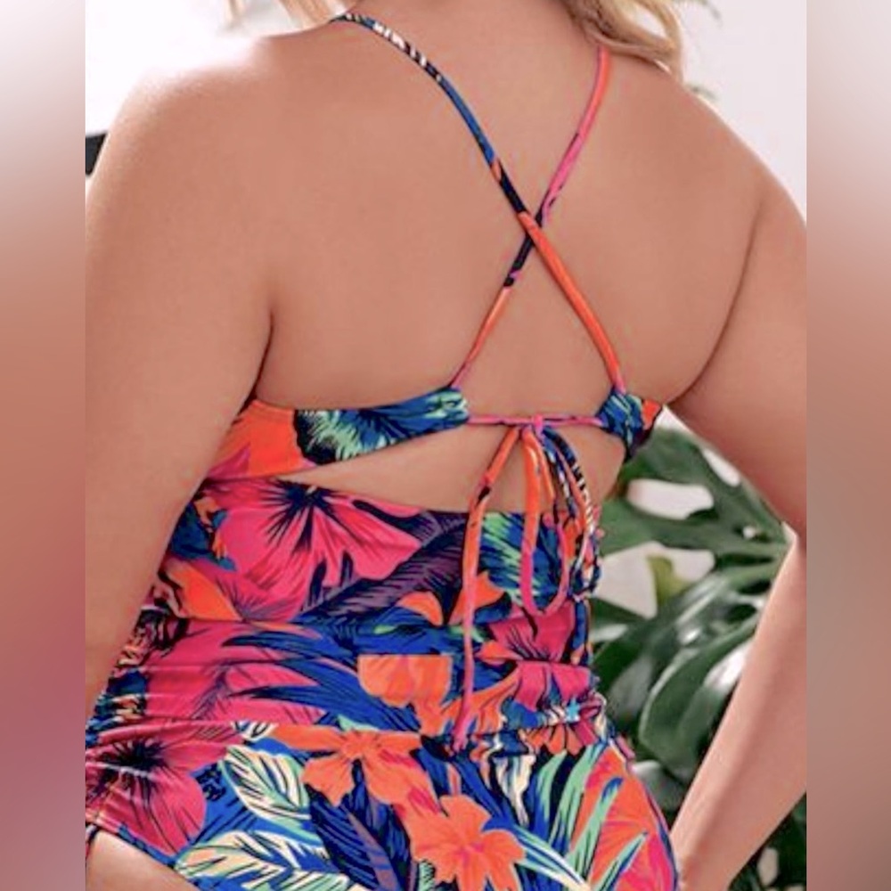 Swimsuit - Picture 5 of 6